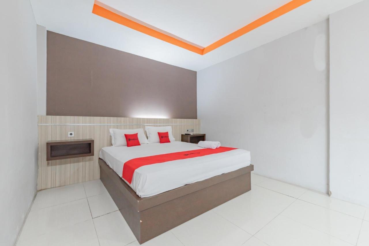 Hotel Reddoorz Near Plaza Balikpapan Exterior foto