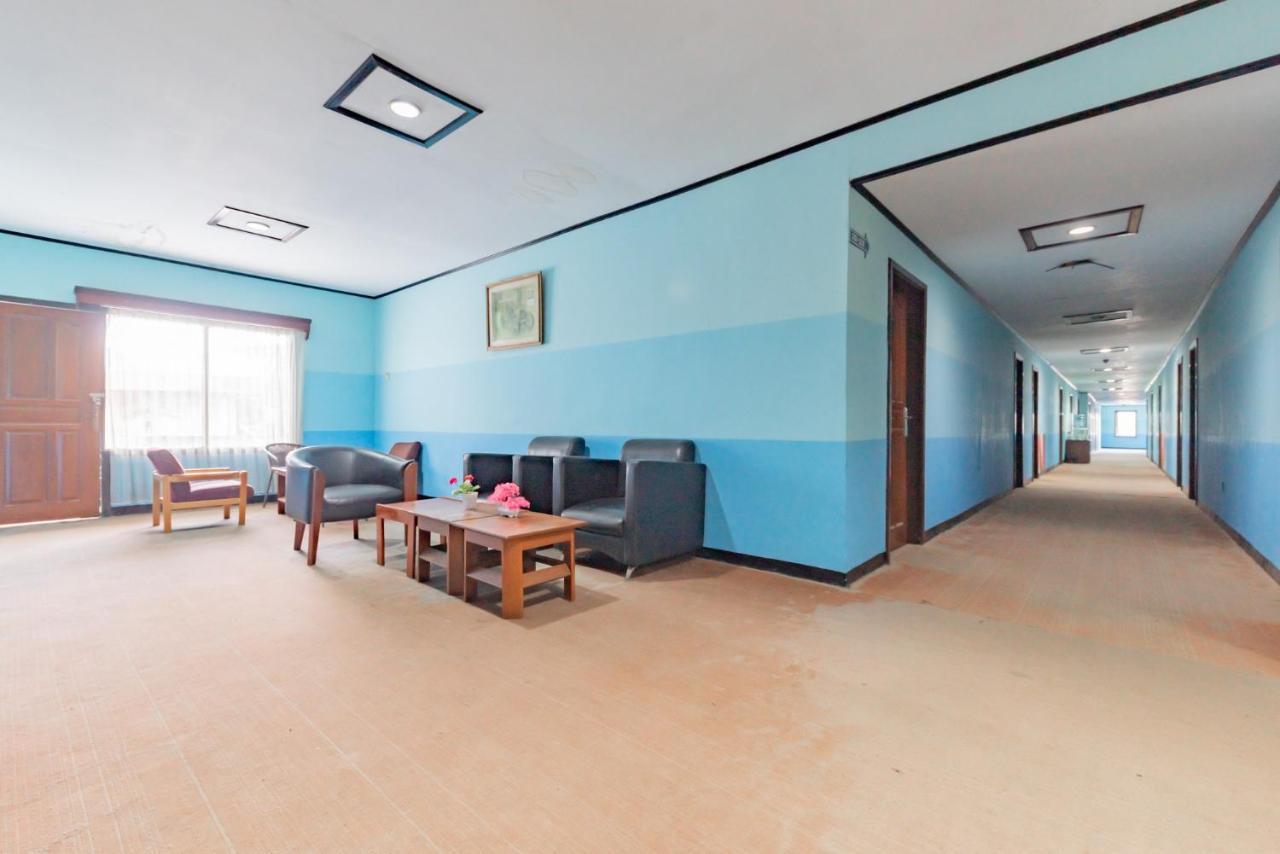 Hotel Reddoorz Near Plaza Balikpapan Exterior foto