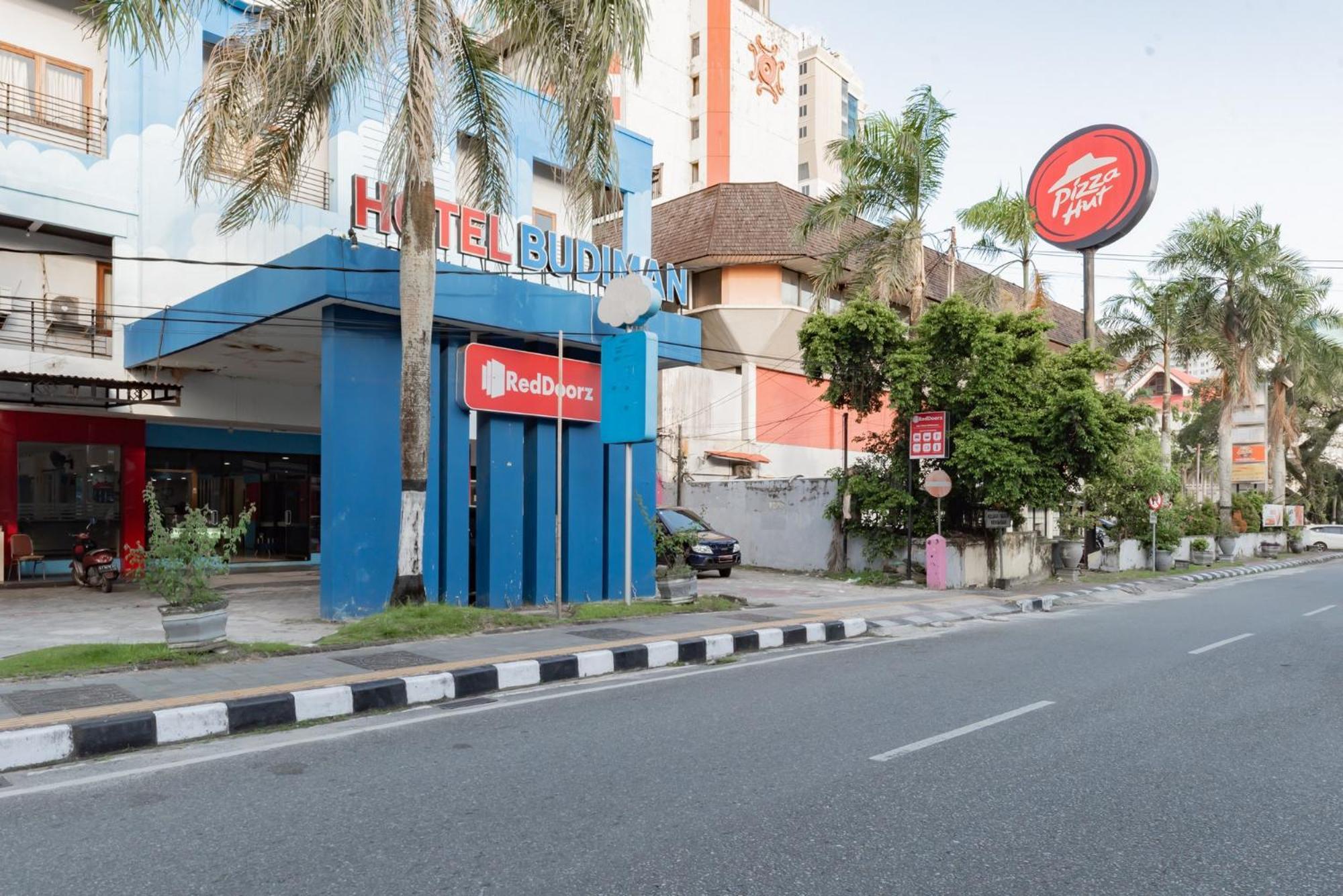 Hotel Reddoorz Near Plaza Balikpapan Exterior foto